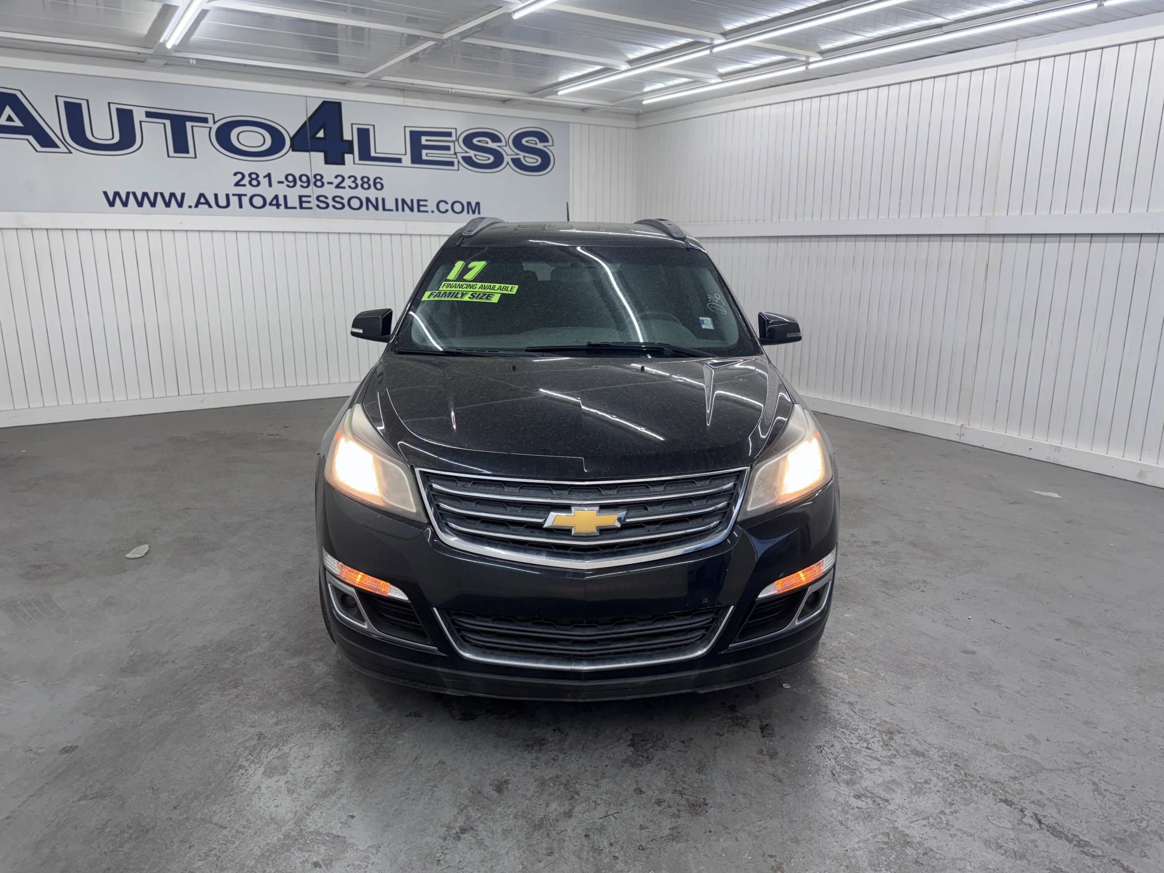 Used 2017 Chevrolet Traverse LT image 2