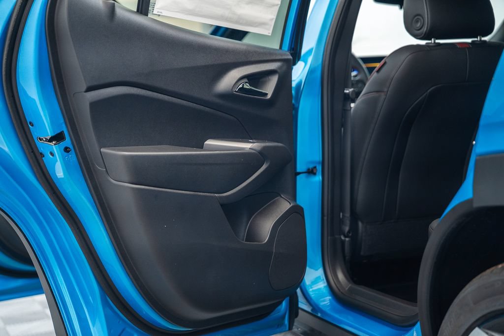 New 2026 Chevrolet Trax RS w/ Sunroof Package FWD image 38