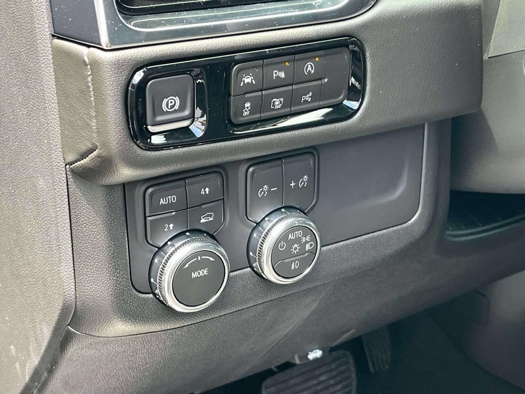 New 2026 GMC Yukon XL Denali w/ Sun & Power Step Package AWD/4WD image 26