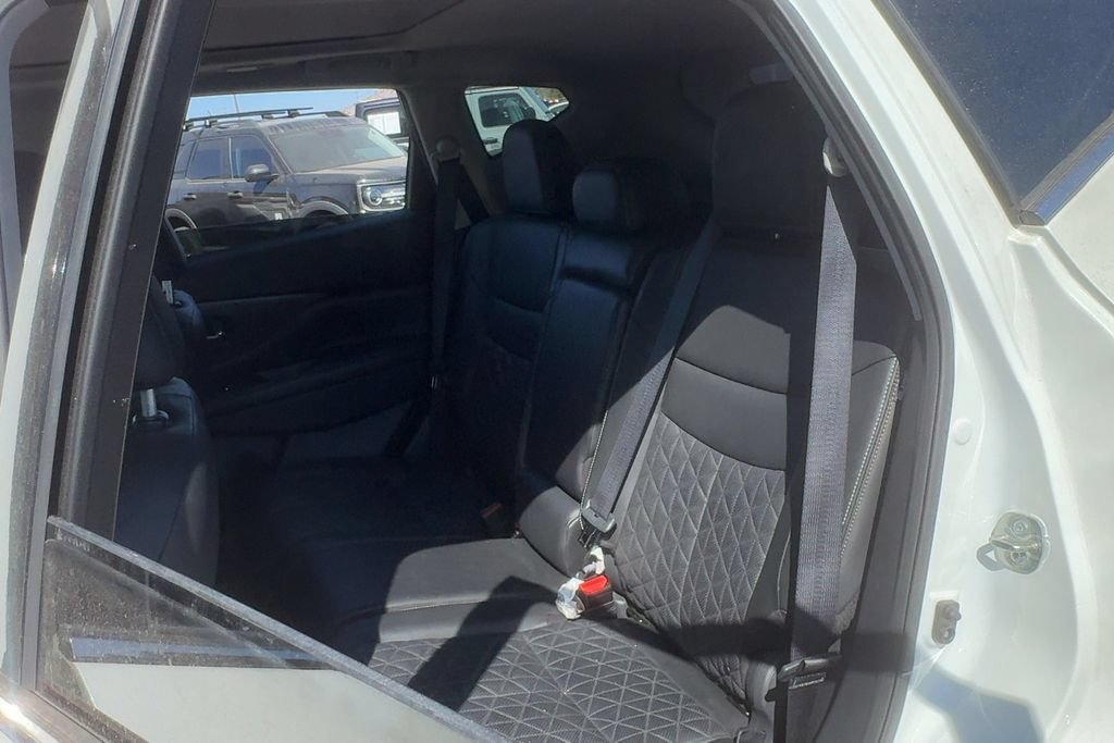 Used 2023 Nissan Murano Platinum w/ Cargo Package FWD image 12