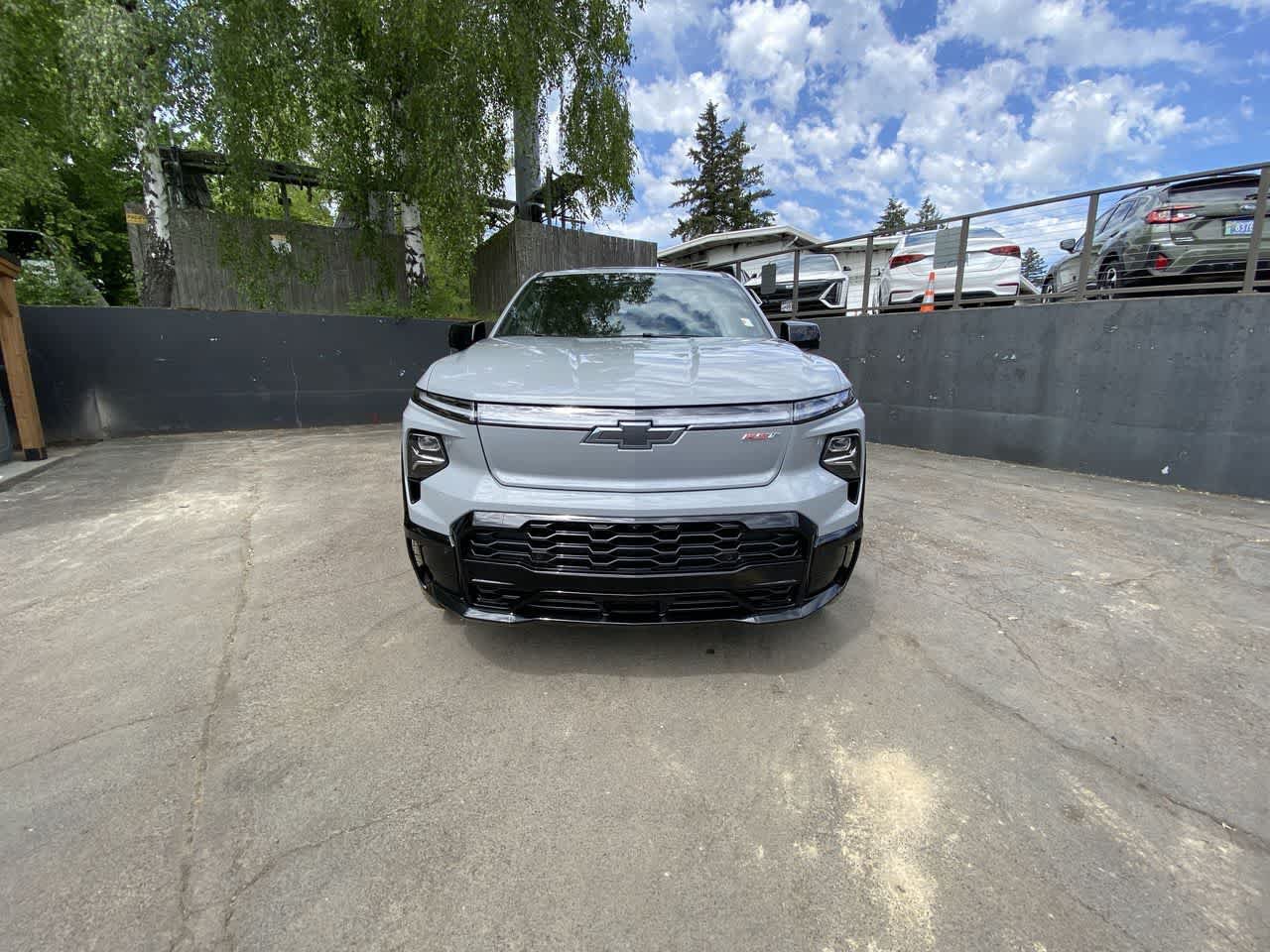 Used 2025 Chevrolet Silverado EV RST AWD/4WD image 9