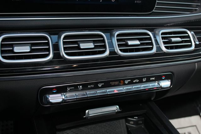 Used 2024 Mercedes-Benz GLS 450 4MATIC image 17