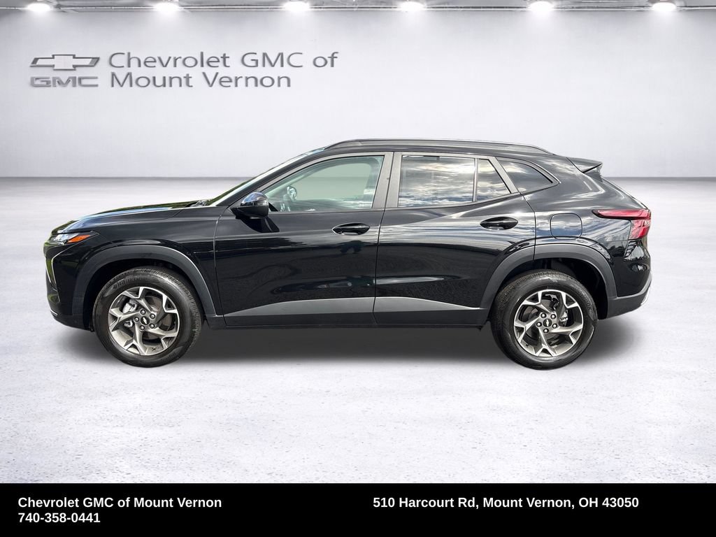 Used 2024 Chevrolet Trax LT FWD image 2