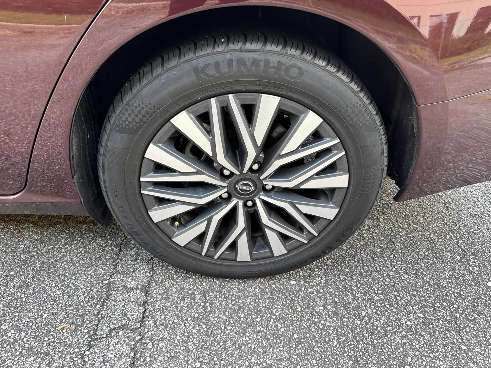 Used 2024 Nissan Altima 2.5 SV FWD image 9