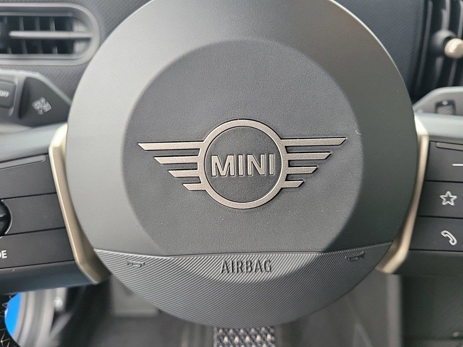 Certified 2025 MINI Cooper S FWD image 32