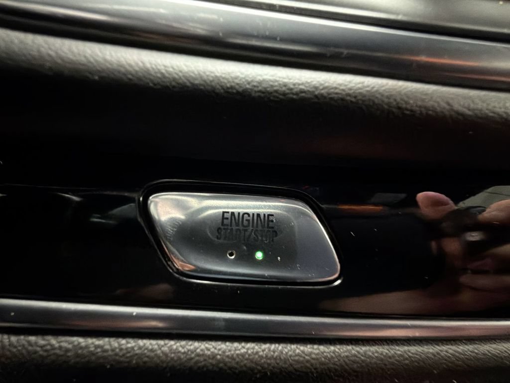 Used 2022 Buick Enclave Avenir w/ Avenir Technology Package FWD image 17
