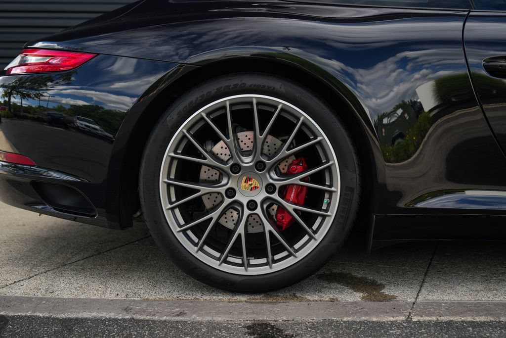 Certified 2018 Porsche 911 Carrera S RWD image 31