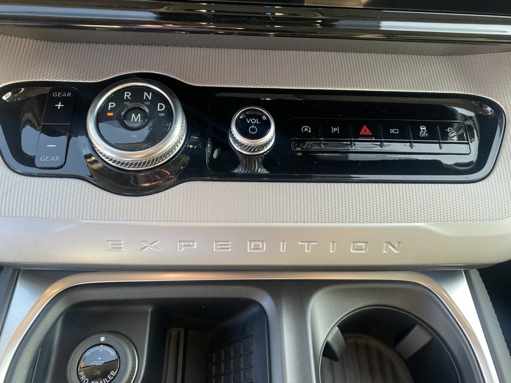 New 2025 Ford Expedition Active image 22
