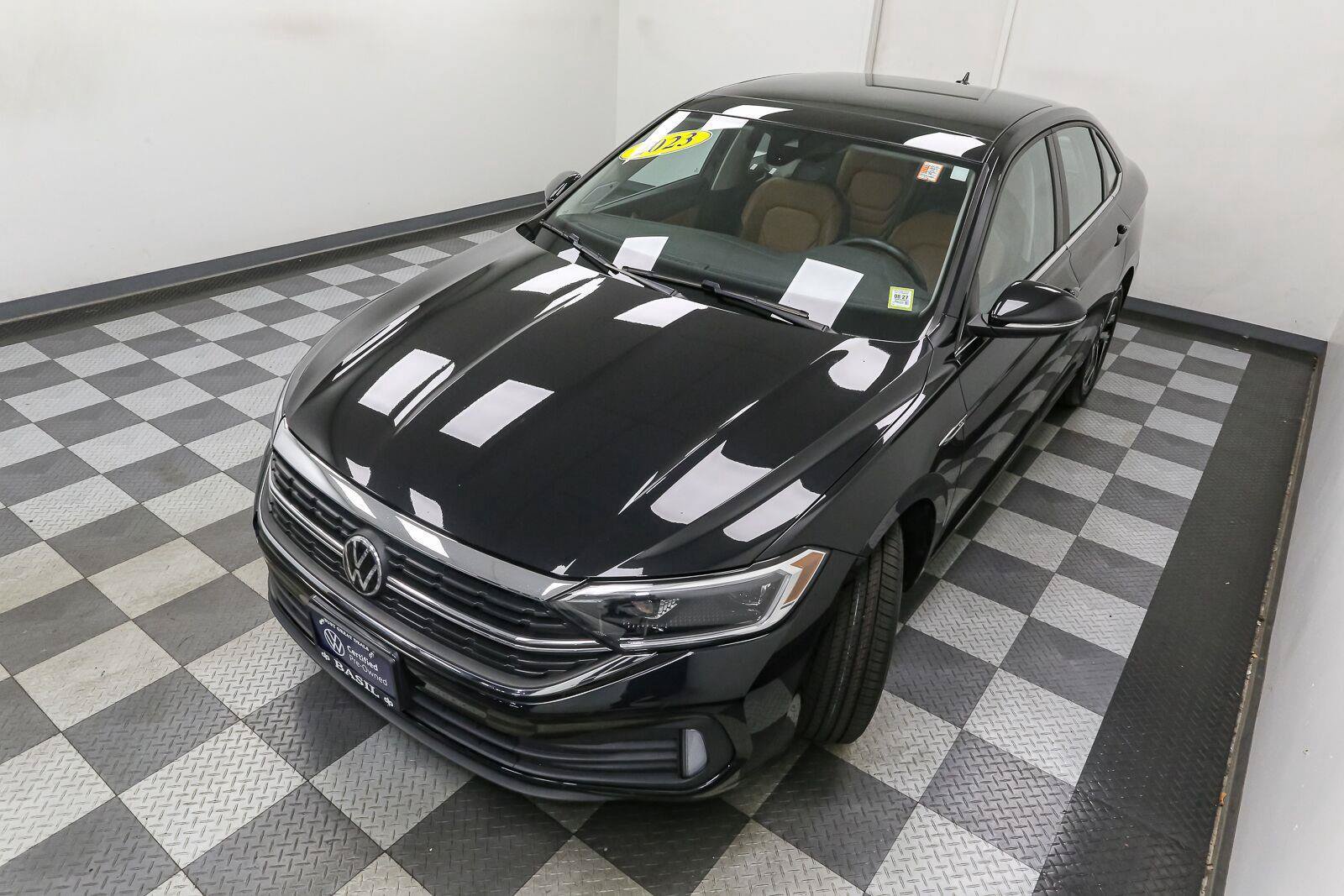 Certified 2023 Volkswagen Jetta SEL FWD image 7