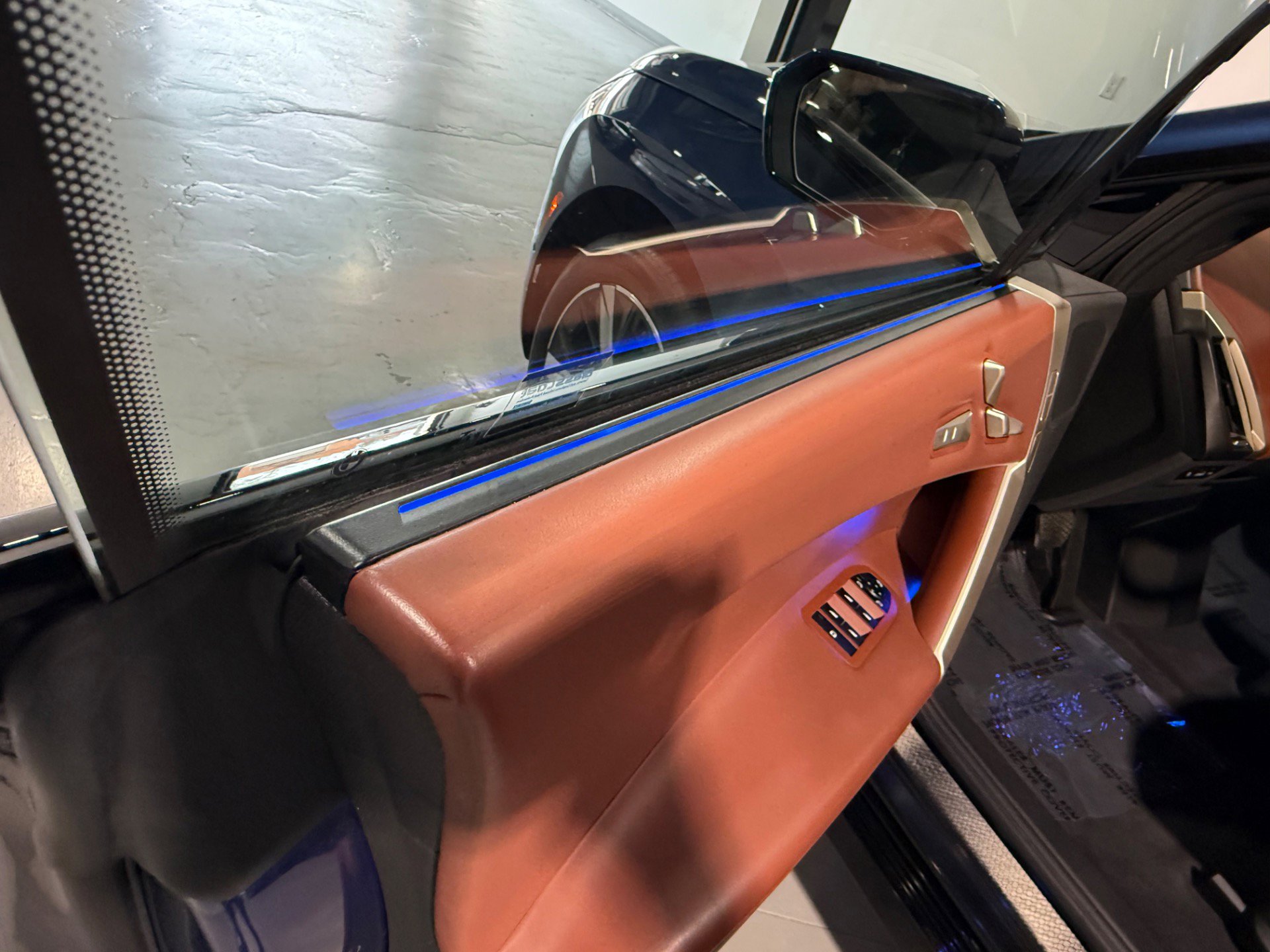 Used 2023 BMW iX xDrive50 w/ Sport Package AWD/4WD image 20