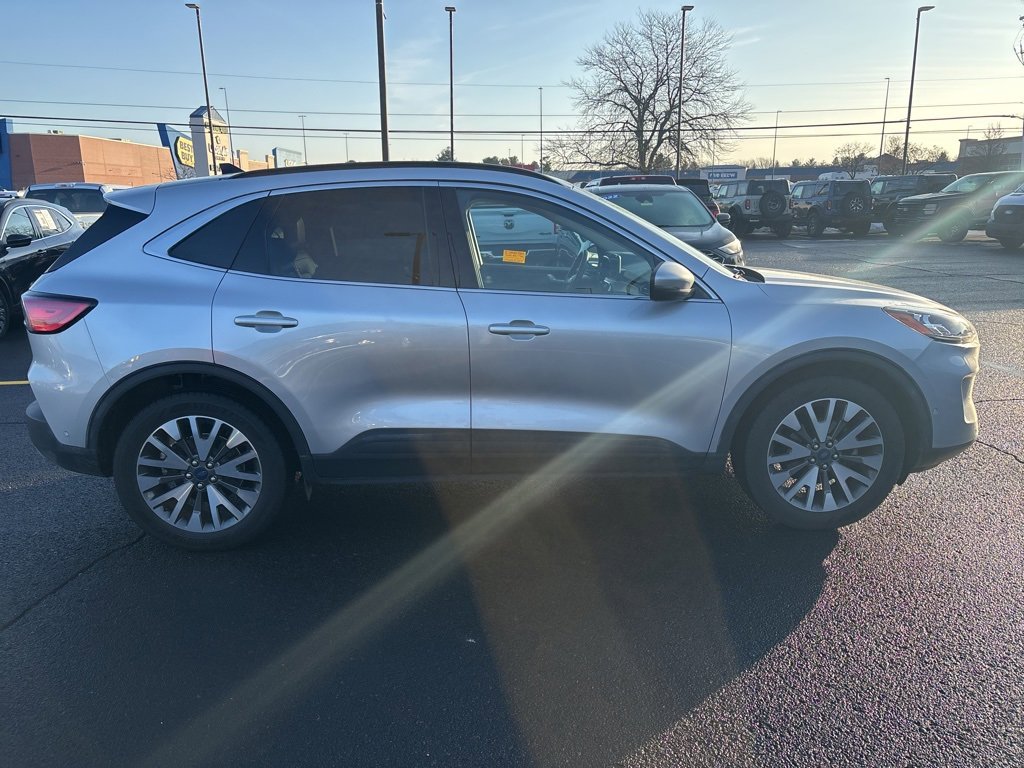 Used 2020 Ford Escape Titanium image 4