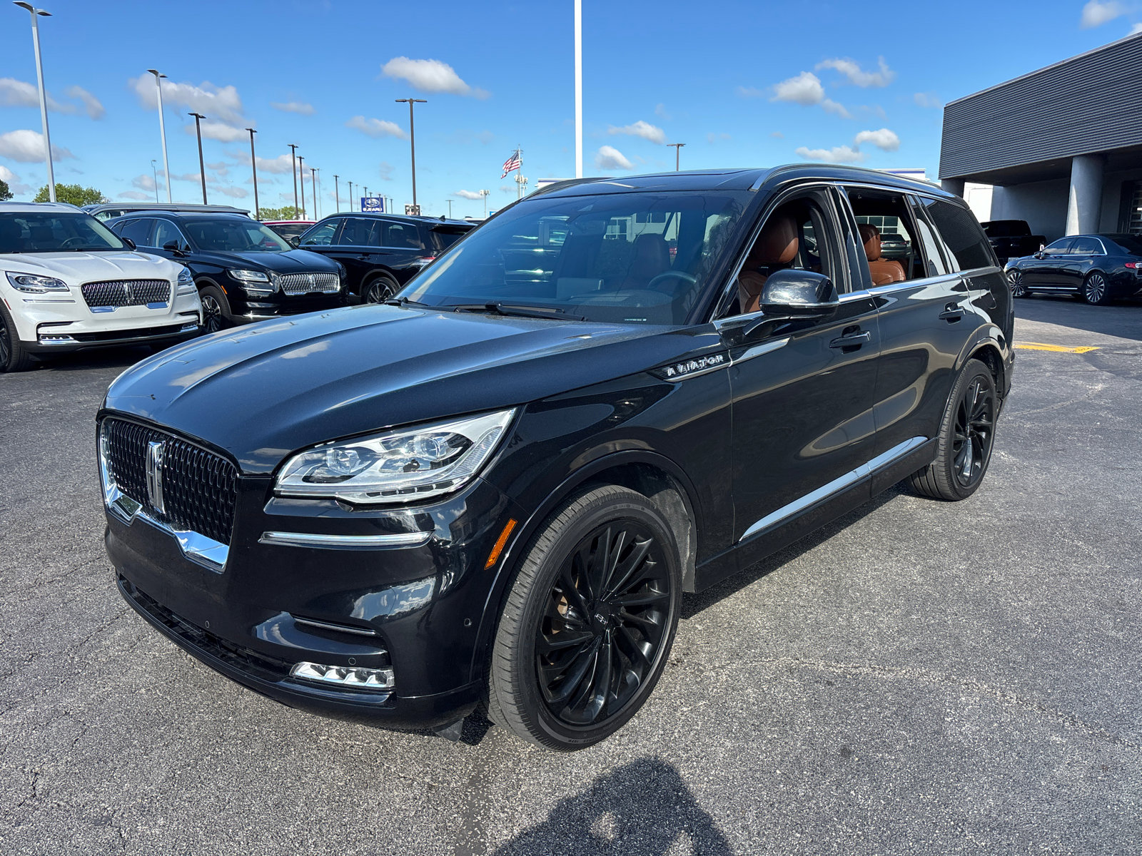 Used 2021 Lincoln Aviator Reserve w/ Equipment Group 210A AWD/4WD image 3