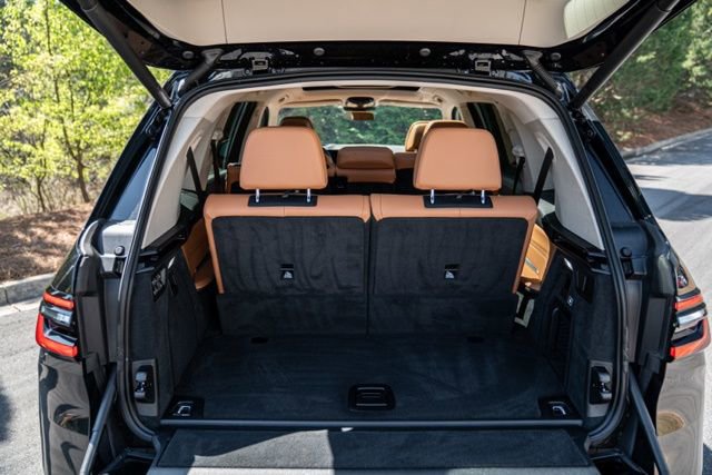 Used 2023 BMW X7 xDrive40i w/ Parking Assistance Package AWD/4WD image 23