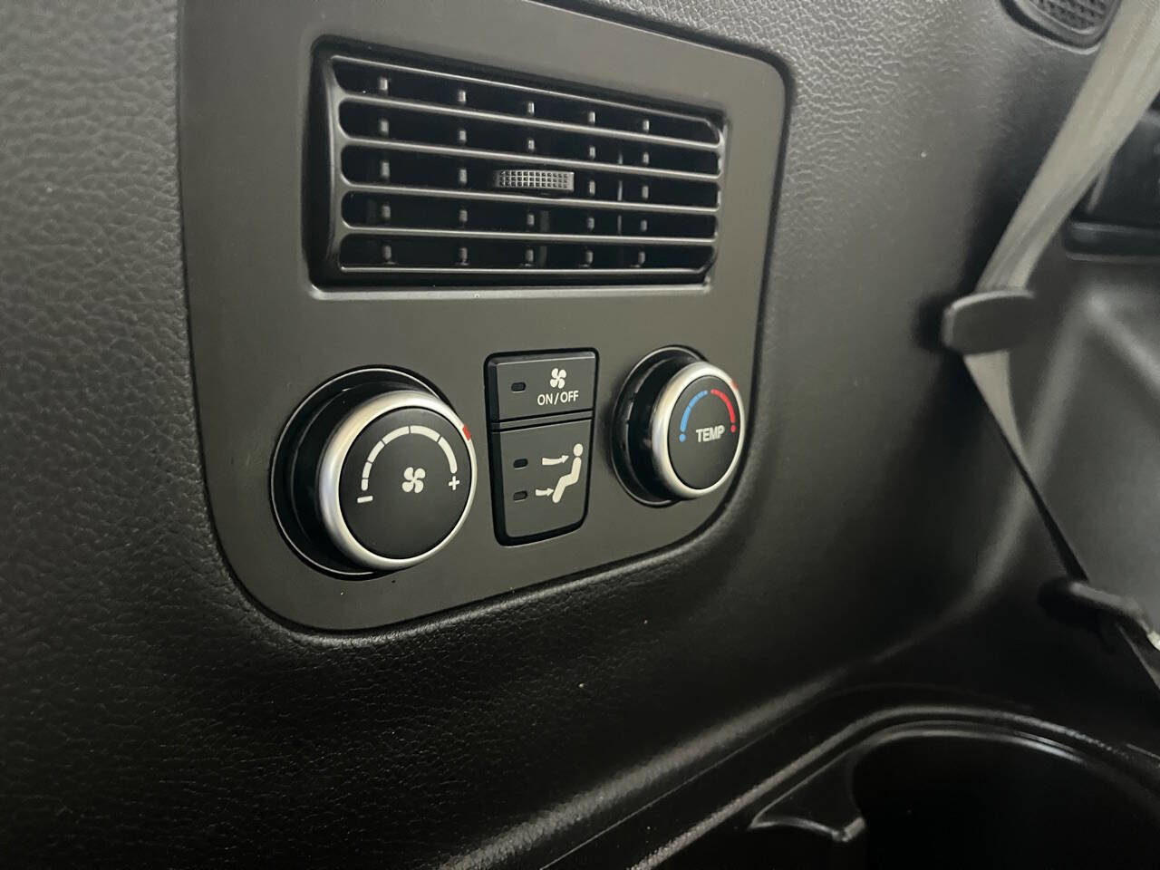 Used 2014 Hyundai Santa Fe Limited w/ Ultimate Package 07 image 25