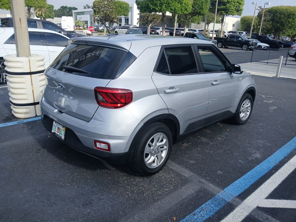 Used 2023 Hyundai Venue SE w/ Cargo Package image 4