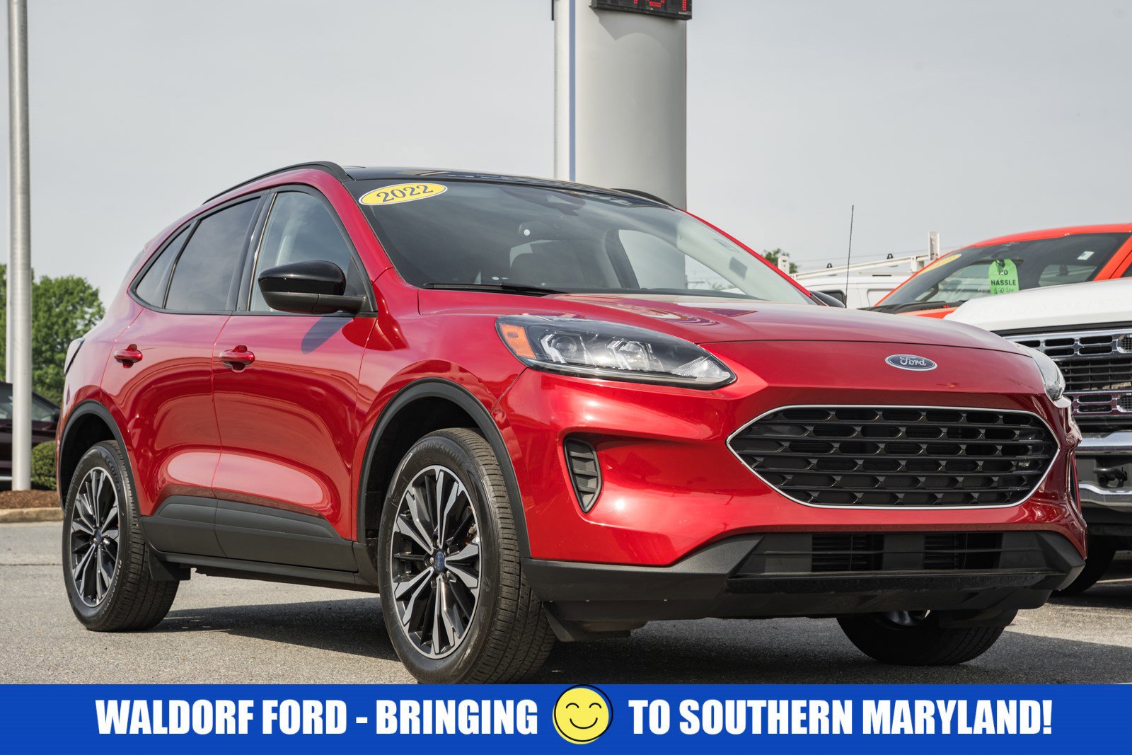 Used 2022 Ford Escape SE w/ SE Sport Appearance Package AWD/4WD image 1
