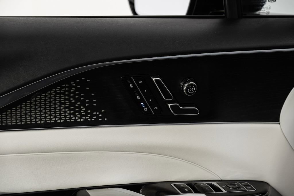 Used 2023 Cadillac Lyriq 2WD image 44
