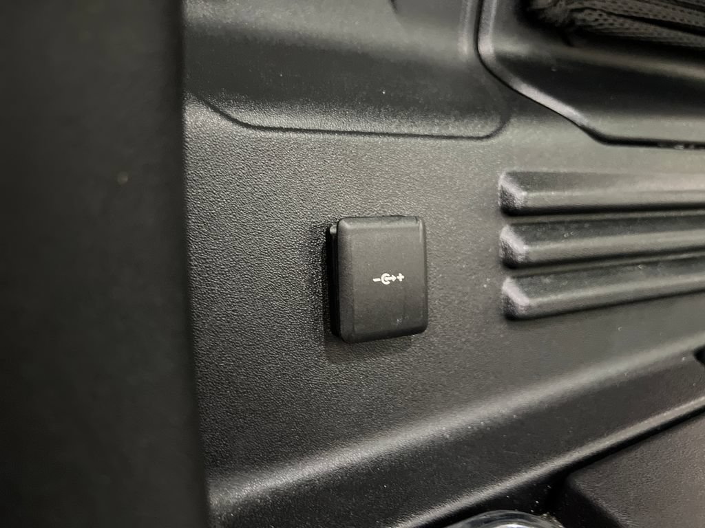 Used 2025 Land Rover Defender 110 S AWD/4WD image 45