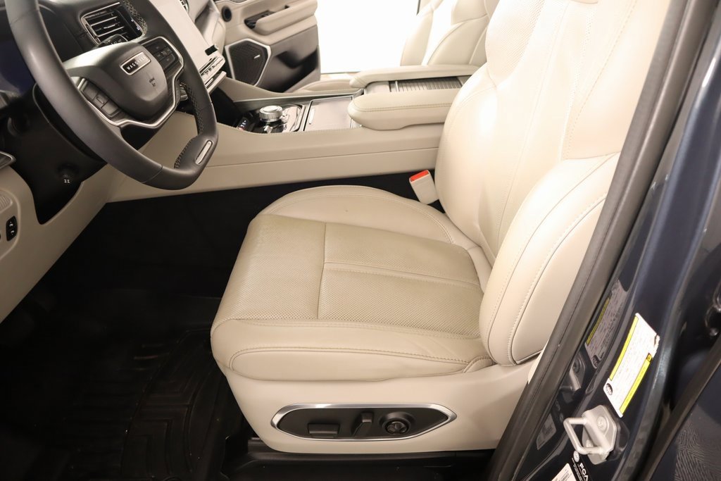 Used 2023 Jeep Wagoneer Series II w/ Flexible Seating Group image 12