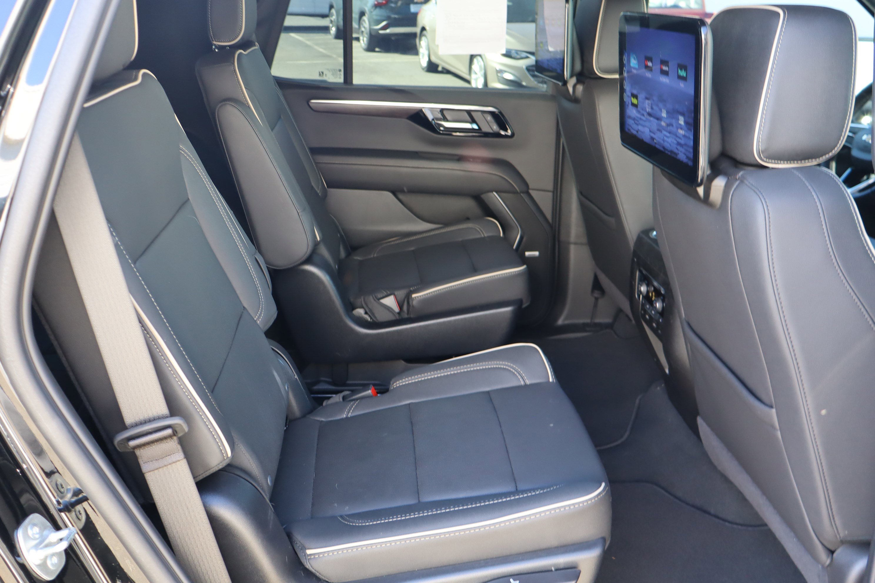 Used 2025 Chevrolet Tahoe Premier image 39