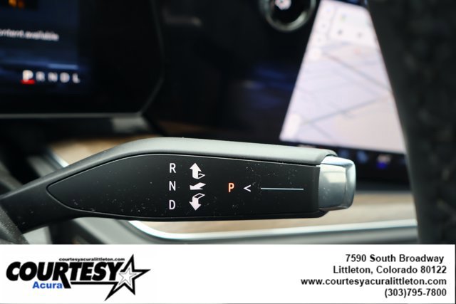 Used 2025 Chevrolet Tahoe High Country AWD/4WD image 15