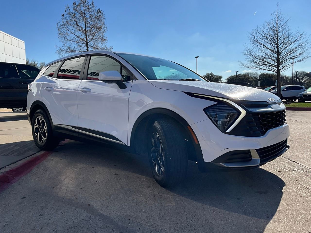 Used 2025 Kia Sportage LX image 4