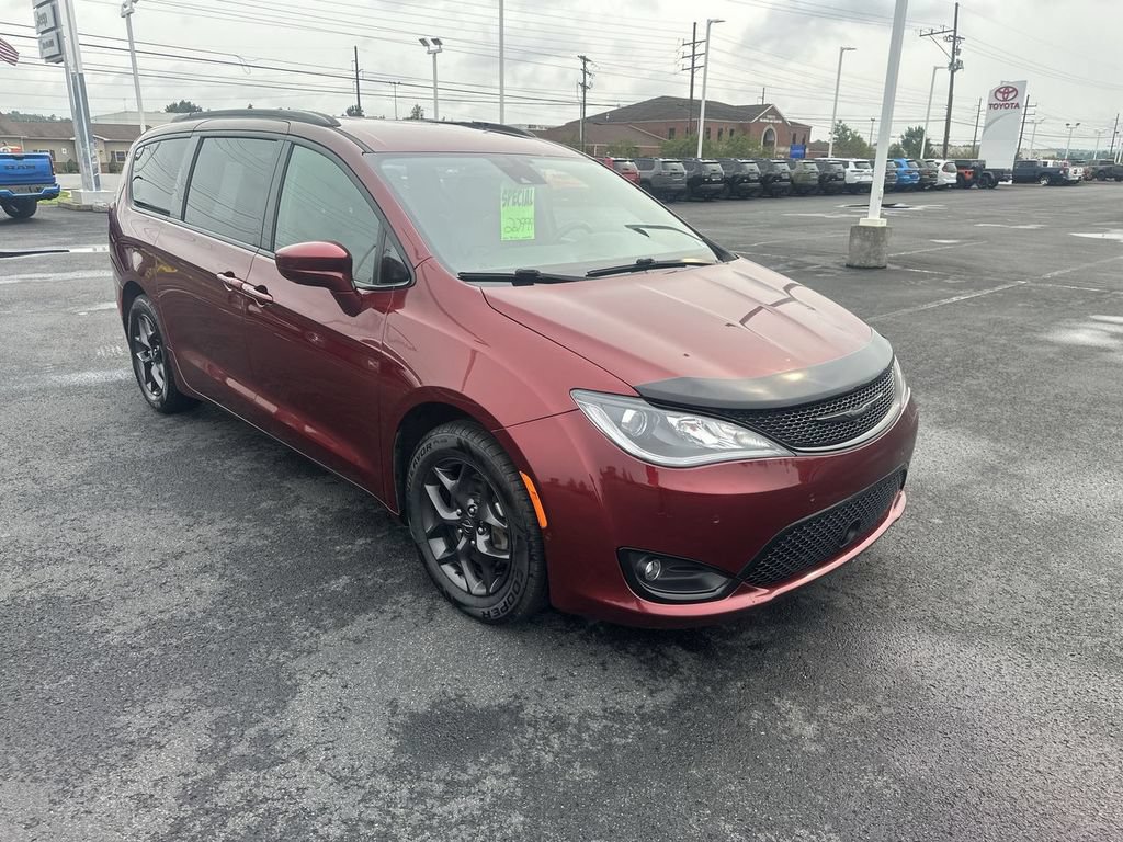 Used 2020 Chrysler Pacifica Touring-L Plus w/ Advanced Safetytec Group FWD image 2