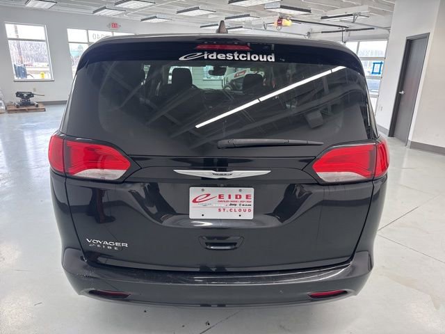 Used 2023 Chrysler Voyager LX image 9
