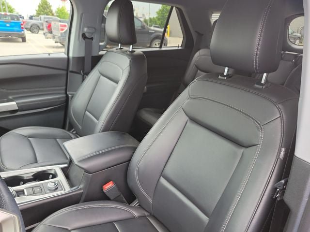 Used 2024 Ford Explorer XLT w/ Equipment Group 202A AWD/4WD image 5