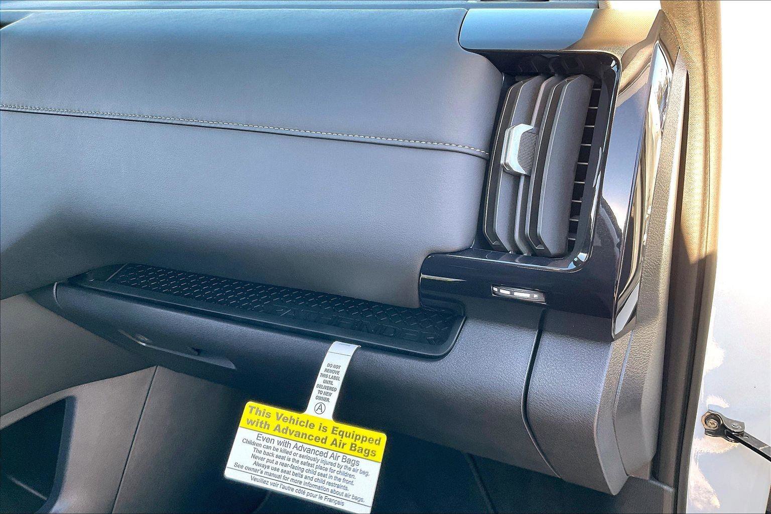 Used 2025 Nissan Pathfinder SV w/ SV Premium Package image 17