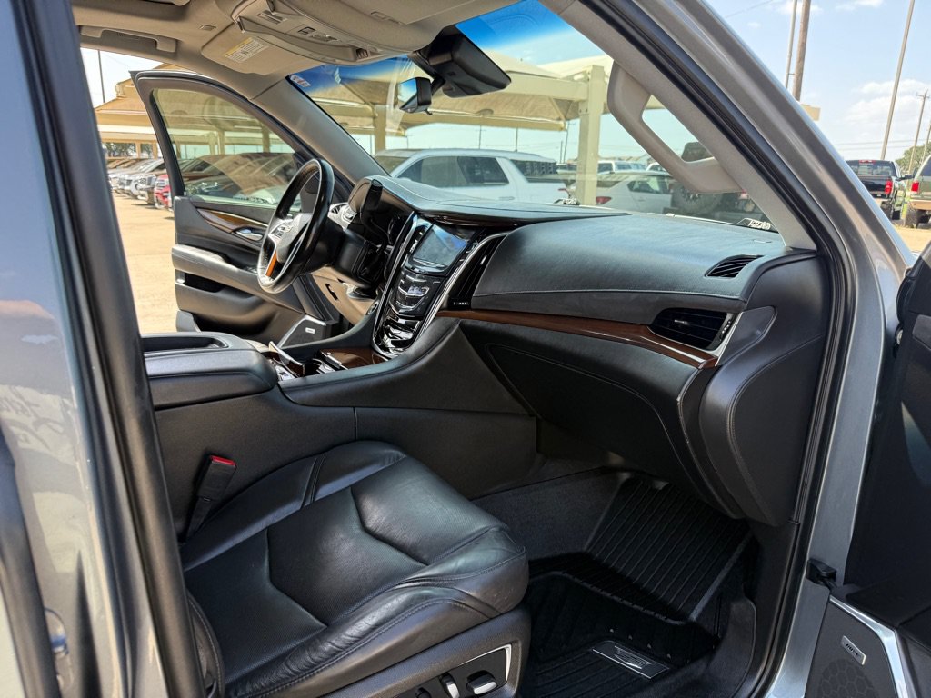 Used 2020 Cadillac Escalade Premium Luxury RWD image 15
