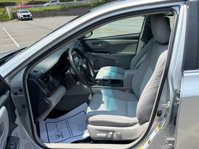 Used 2016 Toyota Camry LE FWD image 14