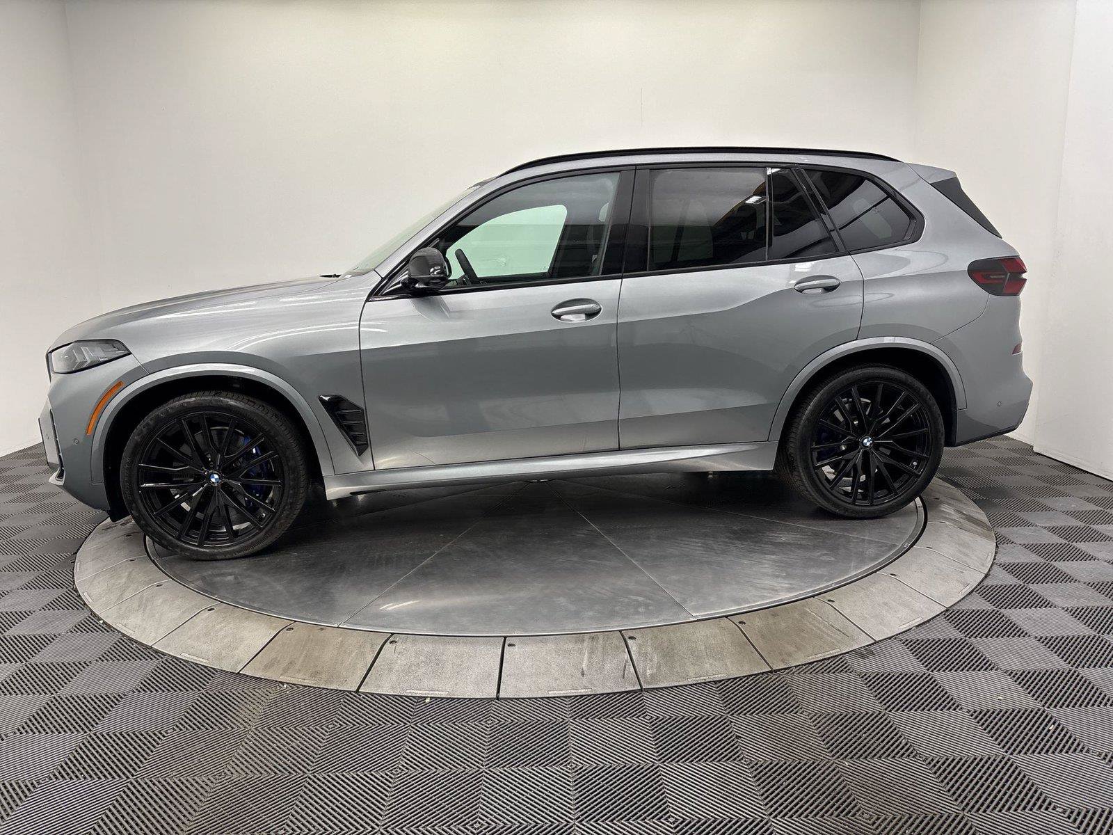 Used 2024 BMW X5 M60i w/ Executive Package AWD/4WD image 4
