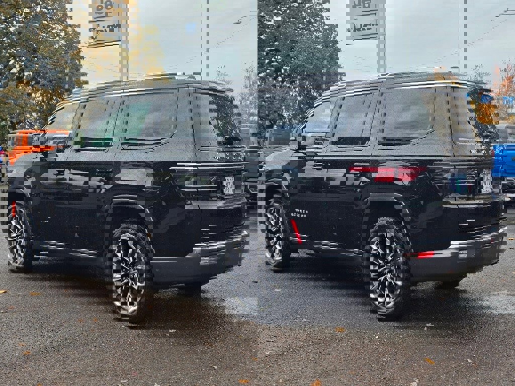 Used 2022 Jeep Wagoneer Series III w/ Premium Group I image 39