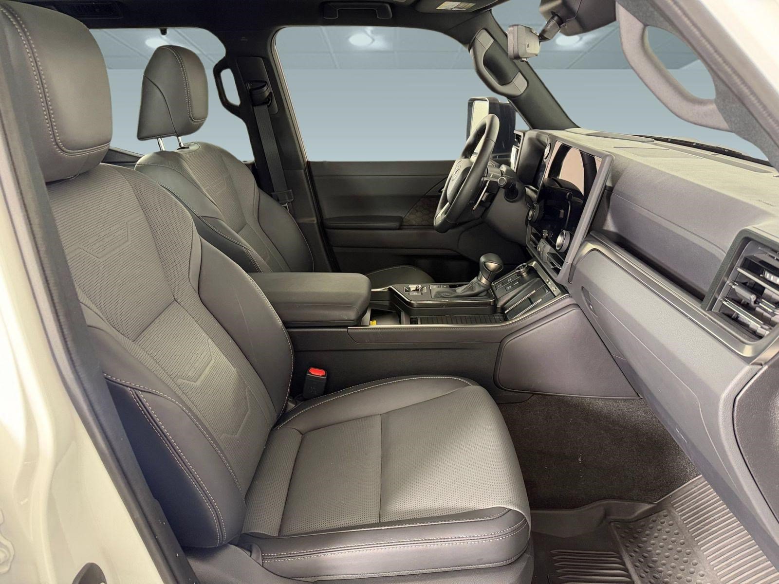 Used 2025 Lexus GX 550 w/ Accessory Package (Z1) AWD/4WD image 26