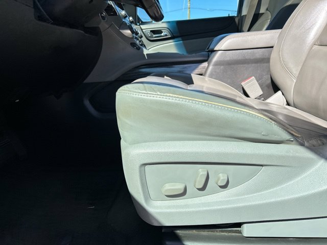Used 2015 Chevrolet Suburban LT w/ Luxury Package AWD/4WD image 37