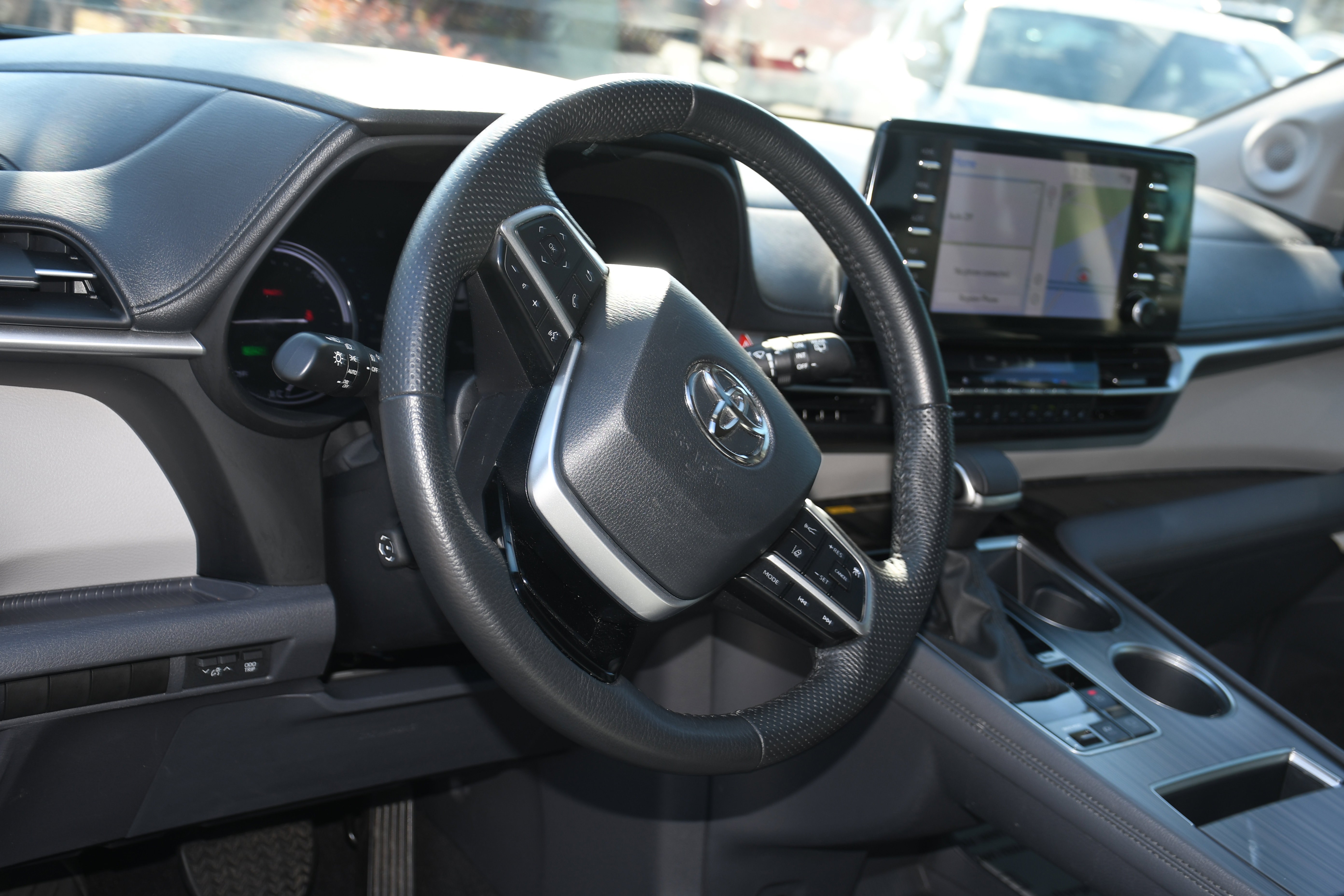 Certified 2023 Toyota Sienna Limited image 9