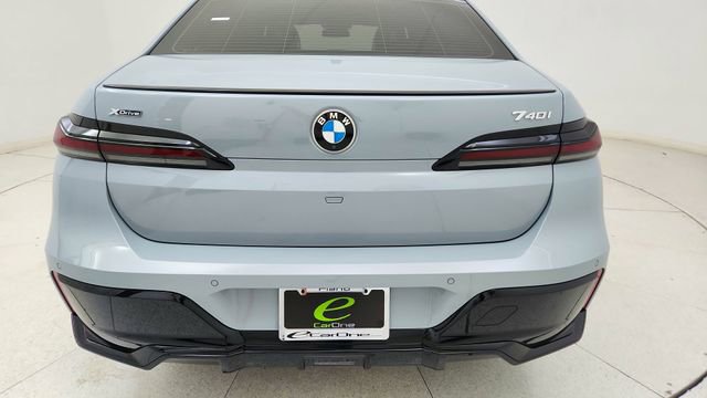 Used 2024 BMW 740i xDrive w/ Premium Package image 12