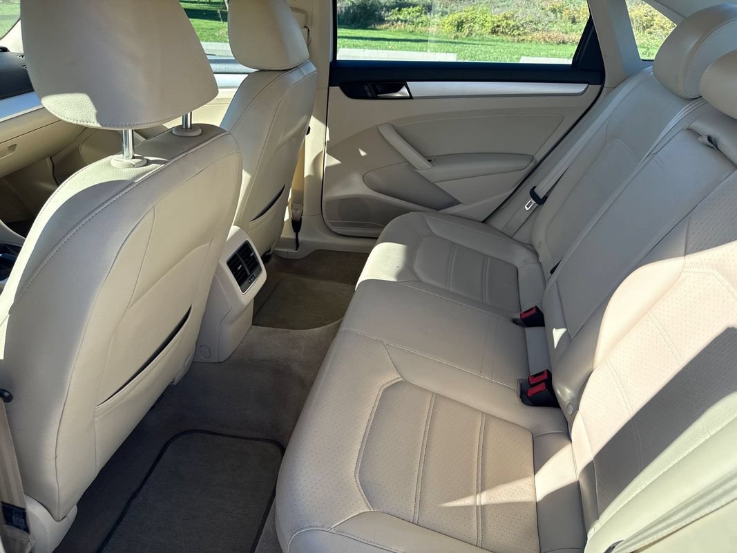 Used 2013 Volkswagen Passat 2.5 SE FWD image 9