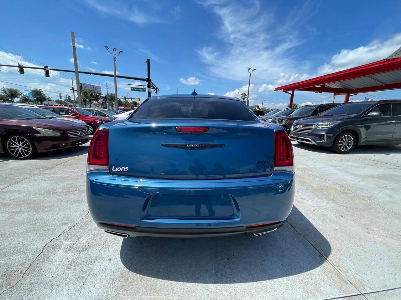 Used 2023 Chrysler 300 Touring w/ Sport Appearance Package RWD image 4