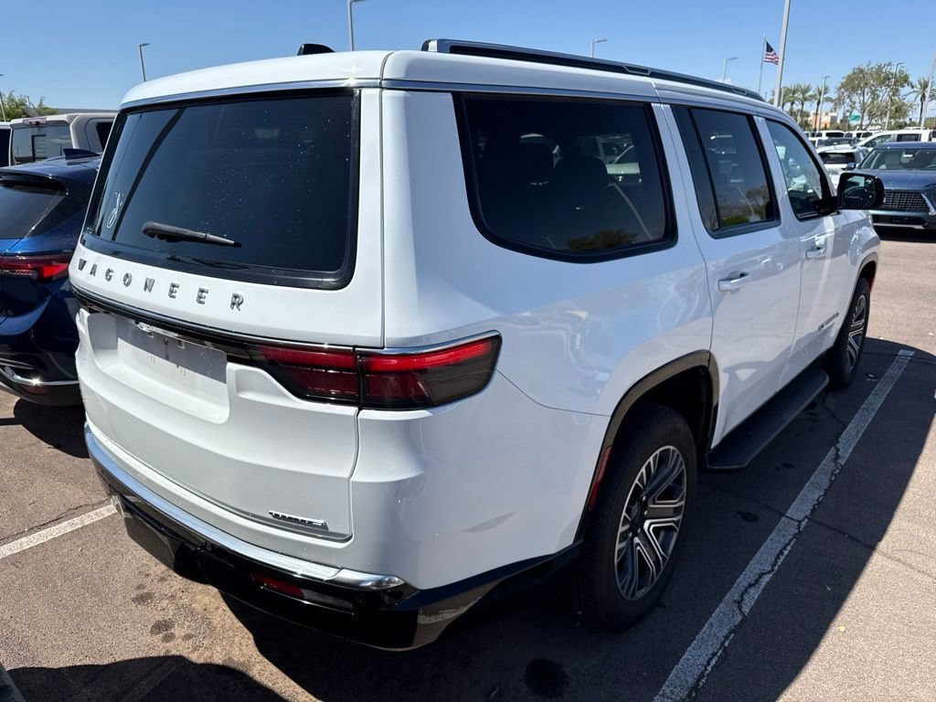 Used 2024 Jeep Wagoneer Series II w/ Flexible Seating Group RWD image 4