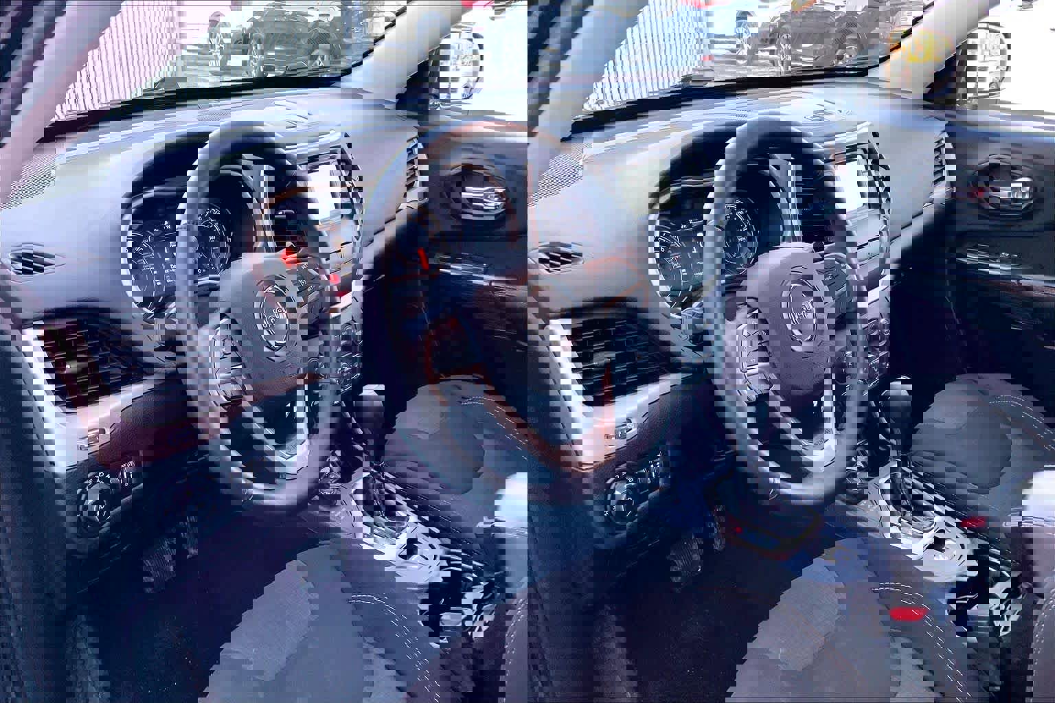 Used 2016 Jeep Cherokee Latitude w/ Cold Weather Group image 17