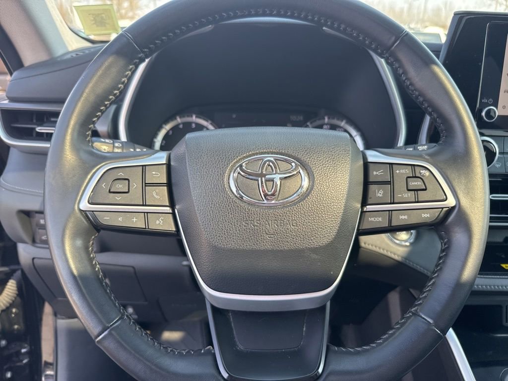 Used 2023 Toyota Highlander XLE AWD/4WD image 21