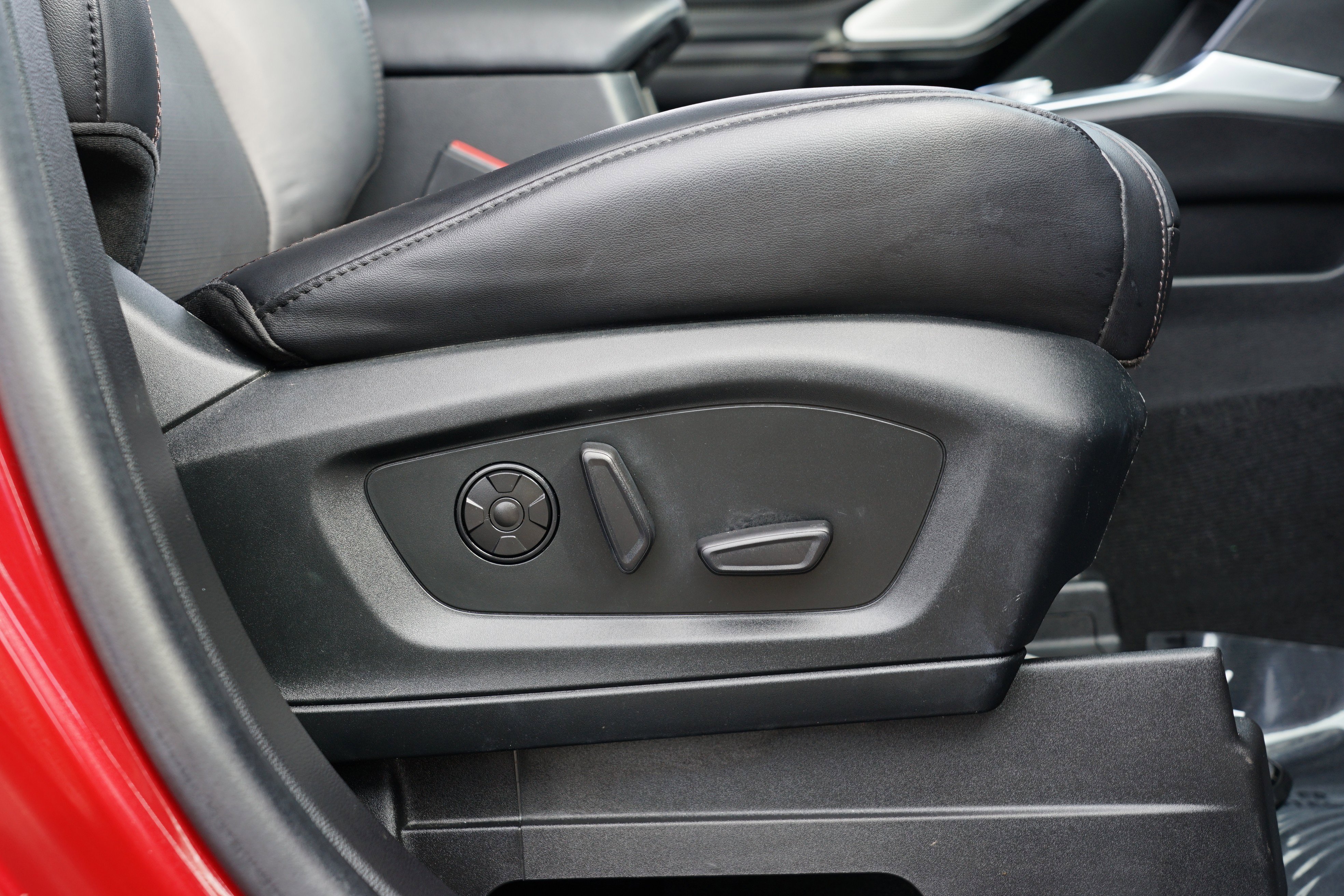 Used 2021 Ford Explorer Platinum w/ Equipment Group 601A image 35