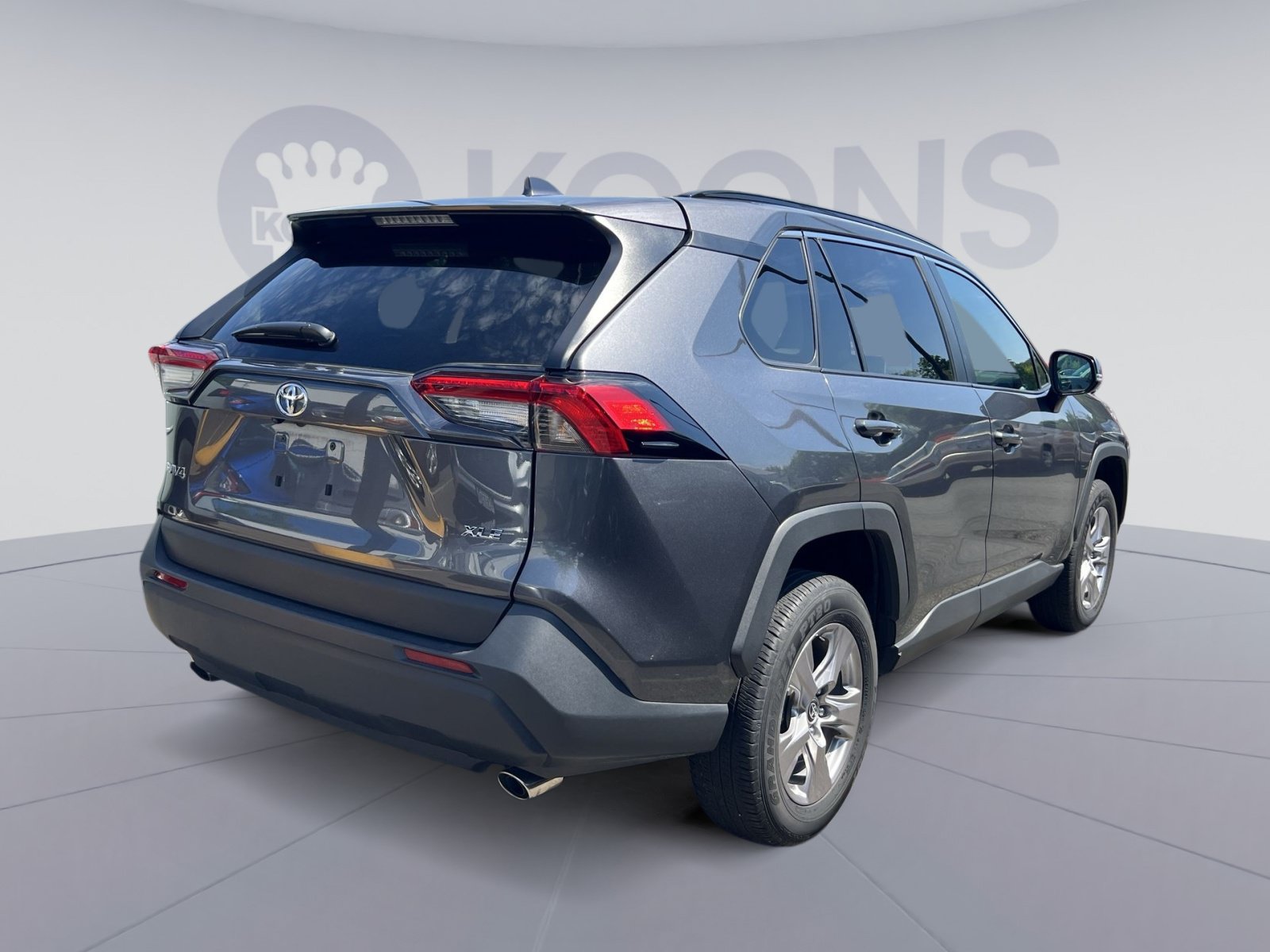 Used 2025 Toyota RAV4 XLE FWD image 4