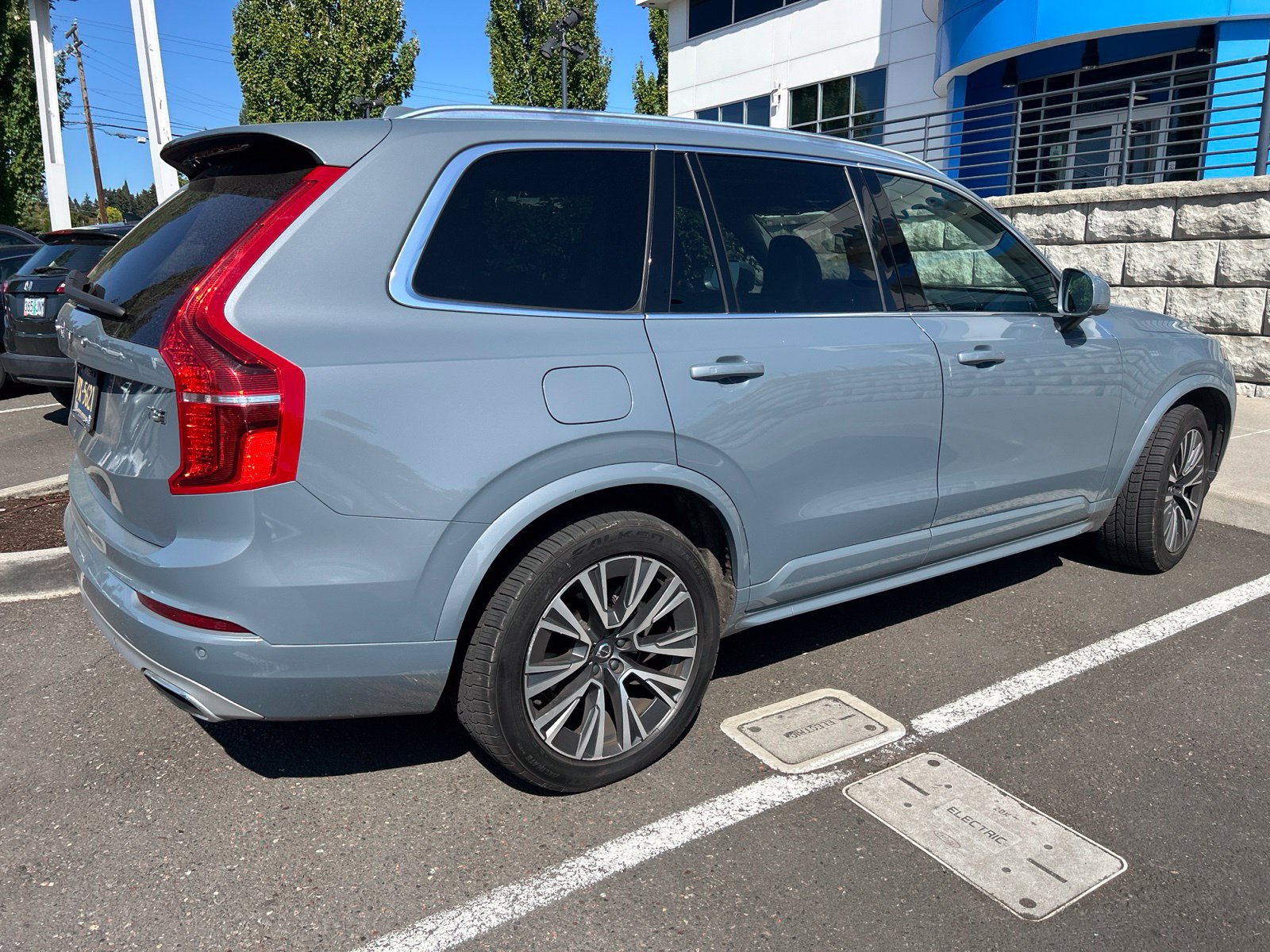 Used 2021 Volvo XC90 T5 Momentum w/ Advanced Package AWD/4WD image 4