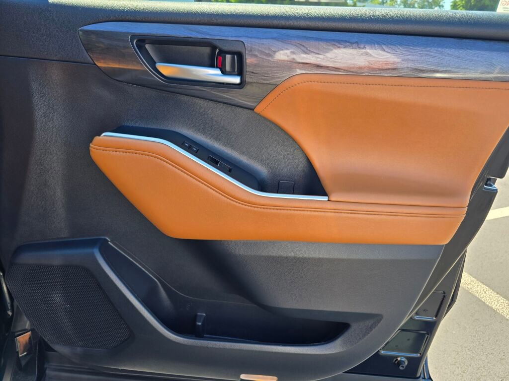 Used 2024 Toyota Highlander Platinum image 47