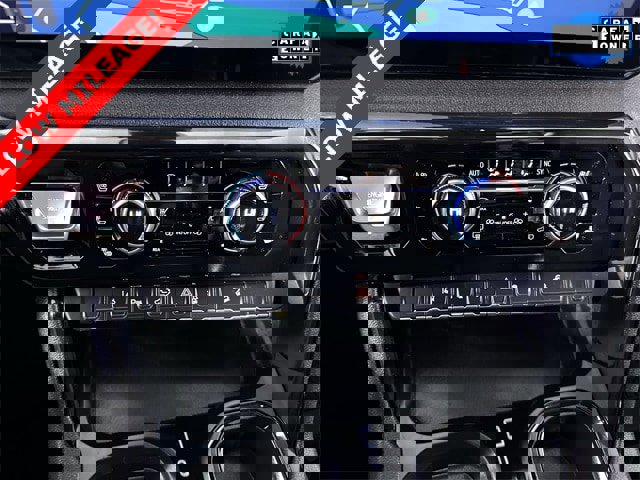 Used 2025 GMC Sierra 2500 AT4 image 16