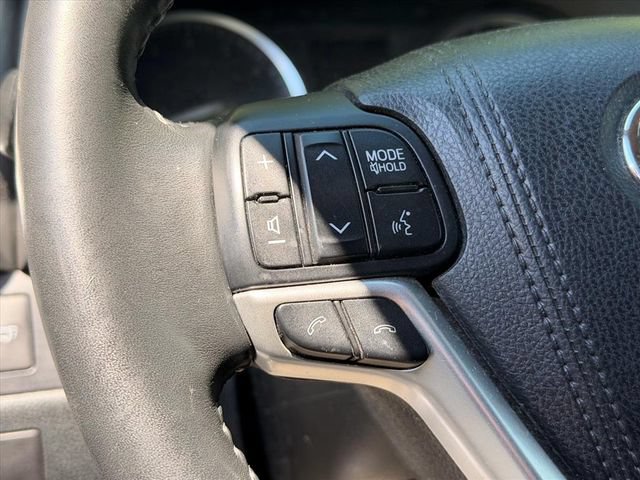 Used 2018 Toyota Highlander XLE AWD/4WD image 10