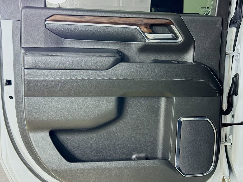 Used 2024 GMC Sierra 2500 SLT w/ SLT Convenience Package image 21